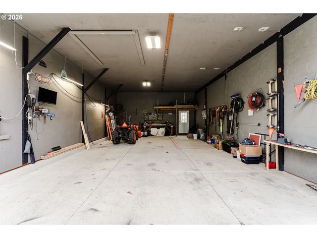 39464 Walterville Ln, Springfield, OR 97478