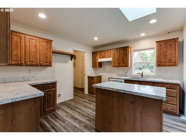 39464 Walterville Ln, Springfield, OR 97478