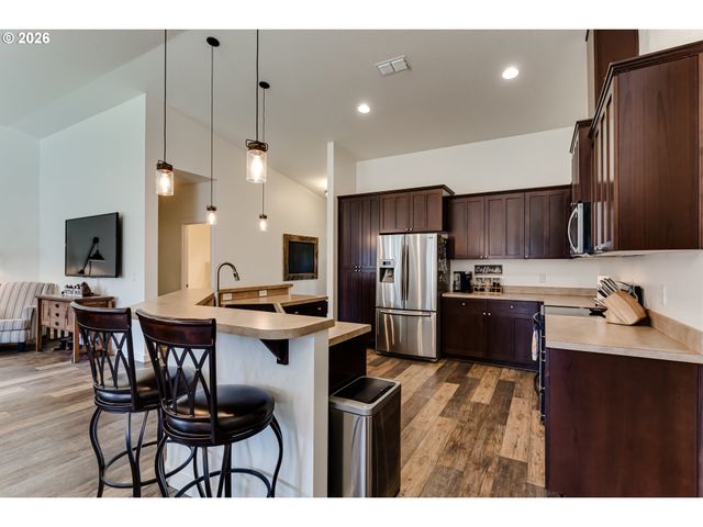 39464 Walterville Ln, Springfield, OR 97478