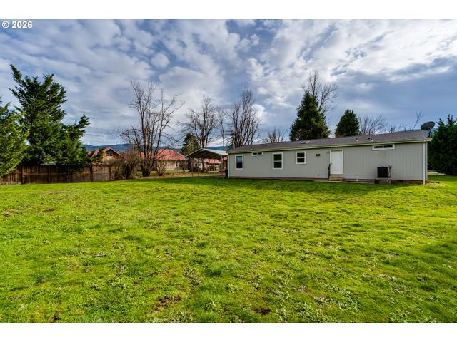 39464 Walterville Ln, Springfield, OR 97478