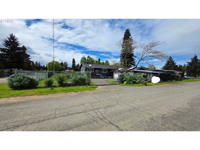 192 RESTON Ave, Winston, OR 97496