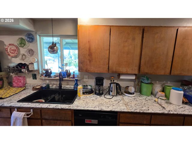 192 RESTON Ave, Winston, OR 97496