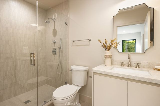 321 N Lucerne, Los Angeles, CA 90004