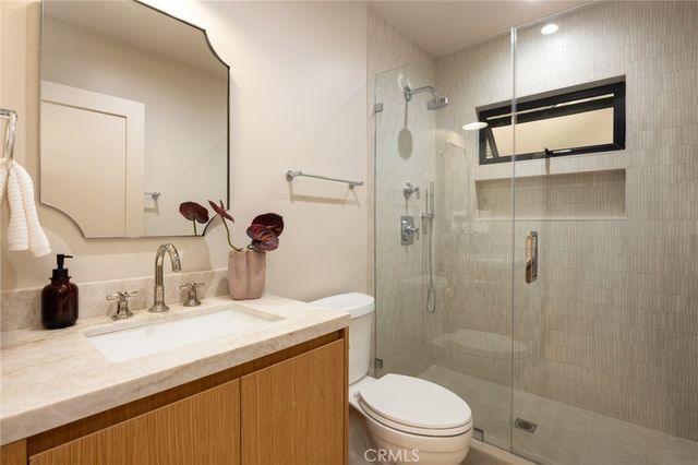 321 N Lucerne, Los Angeles, CA 90004