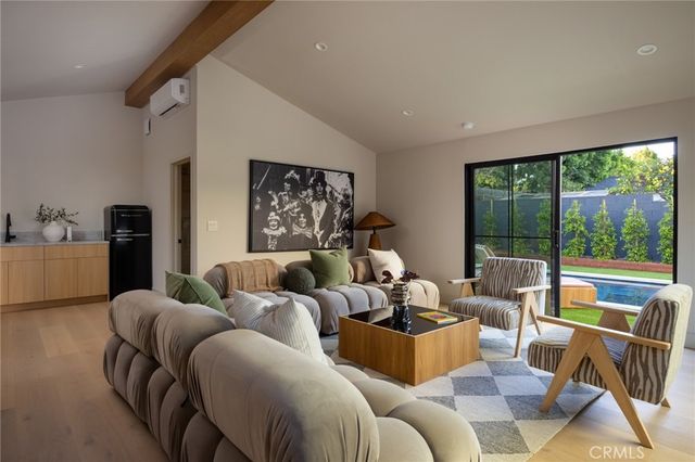 321 N Lucerne, Los Angeles, CA 90004