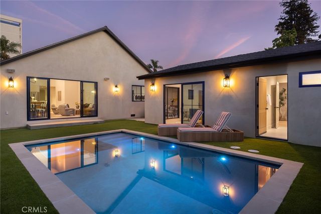 321 N Lucerne, Los Angeles, CA 90004