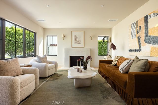 321 N Lucerne, Los Angeles, CA 90004