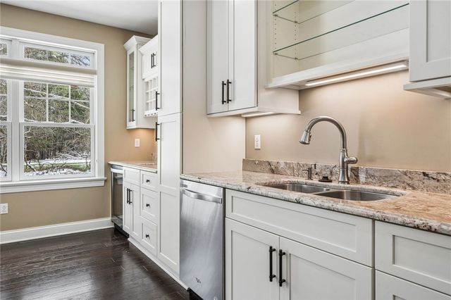 883 Hearthstone Circle, Hempfield Twp, PA 15601