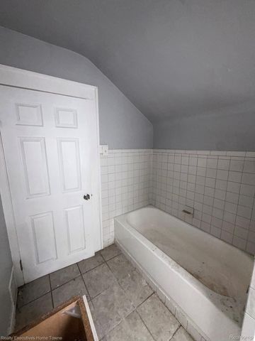2569 Alter Road, Detroit, MI 48215