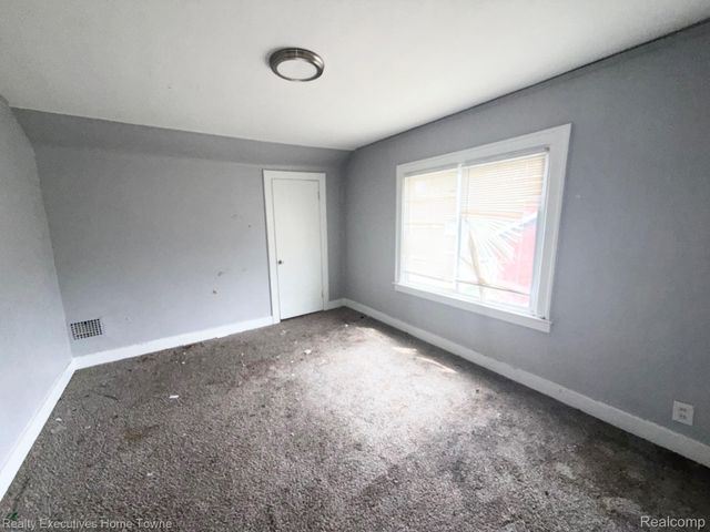 2569 Alter Road, Detroit, MI 48215