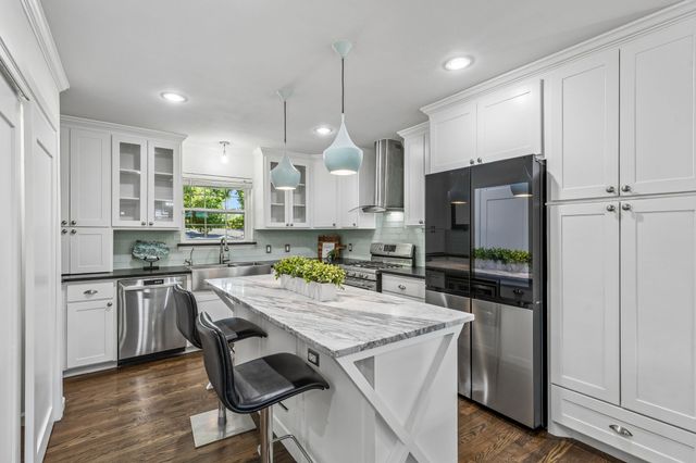 9809 Lanshire Drive, Dallas, TX 75238
