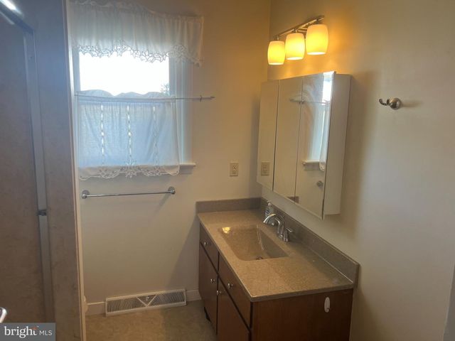 410 FRIEDENSBURG RD, Reading, PA 19606