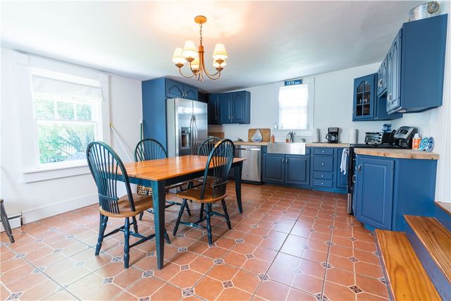7 Boss Court, Newport, RI 02840