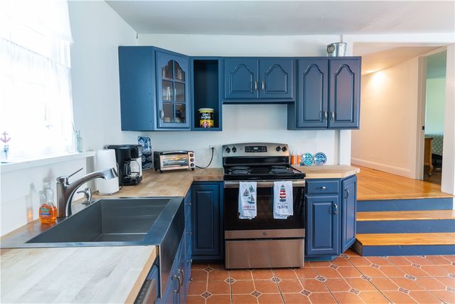 7 Boss Court, Newport, RI 02840