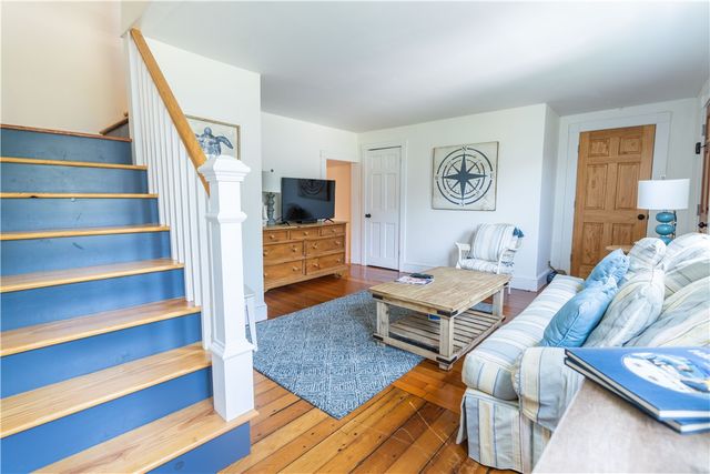 7 Boss Court, Newport, RI 02840