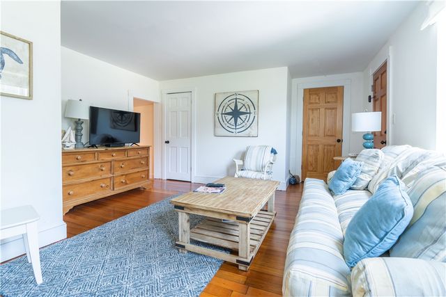 7 Boss Court, Newport, RI 02840
