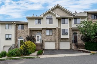 17 Louisburg Sq, Verona Twp., NJ 07044