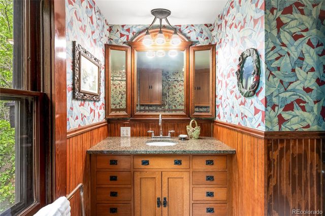 2716 N Vine Street, Denver, CO 80205