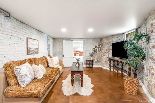 2716 N Vine Street, Denver, CO 80205