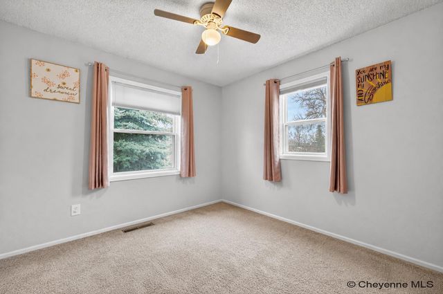 5210 WINDMILL RD, Cheyenne, WY 82009