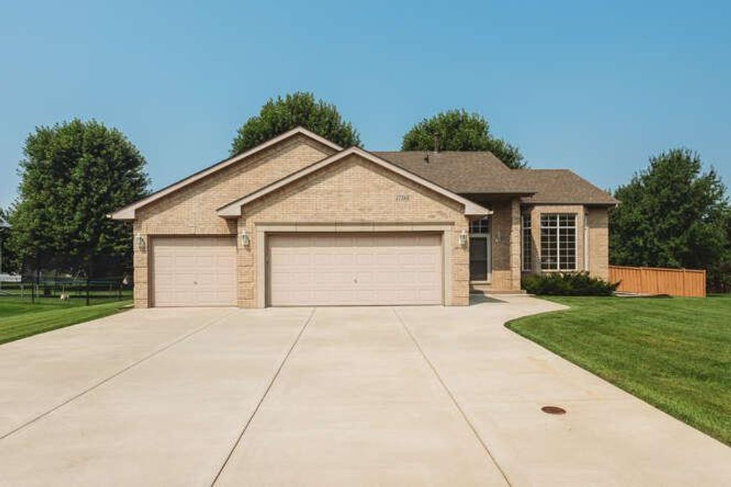 17583 Foxboro Lane, Lakeville, MN 55024