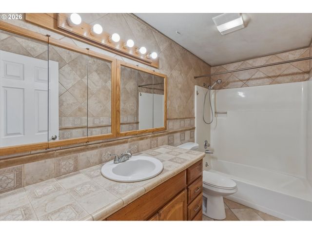 3273 TORI Ln, Longview, WA 98632
