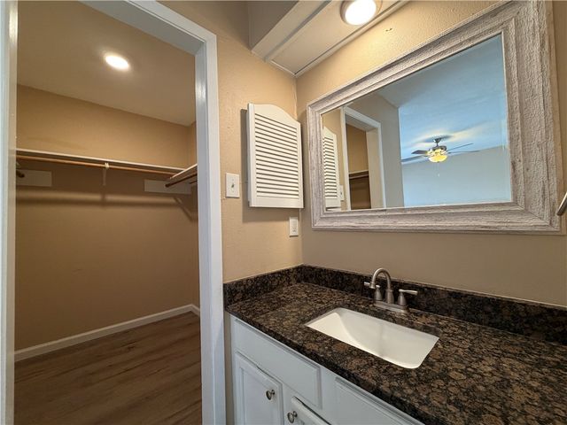 4226 Walnut Hills 4, Corpus Christi, TX 78413
