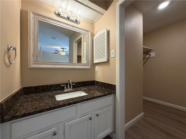 4226 Walnut Hills 4, Corpus Christi, TX 78413
