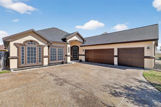 6026 Queen Bess Dr, Corpus Christi, TX 78414
