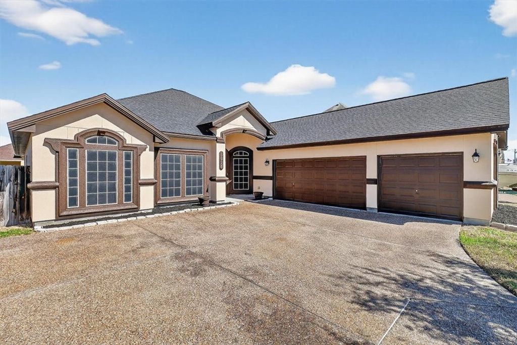 6026 Queen Bess Dr, Corpus Christi, TX 78414