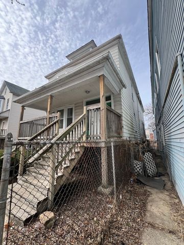 8242 S Houston Avenue, Chicago, IL 60617