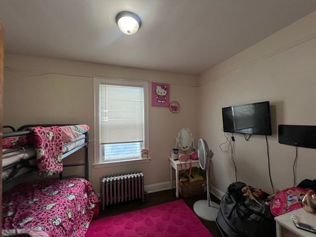 8242 S Houston Avenue, Chicago, IL 60617