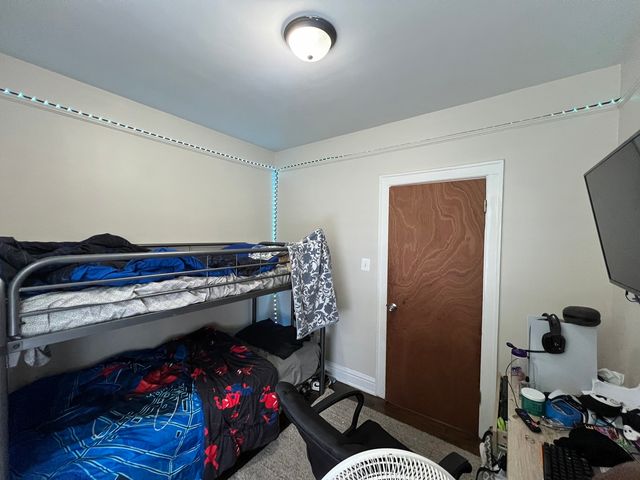 8242 S Houston Avenue, Chicago, IL 60617