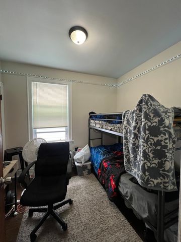 8242 S Houston Avenue, Chicago, IL 60617