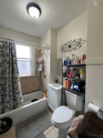 8242 S Houston Avenue, Chicago, IL 60617