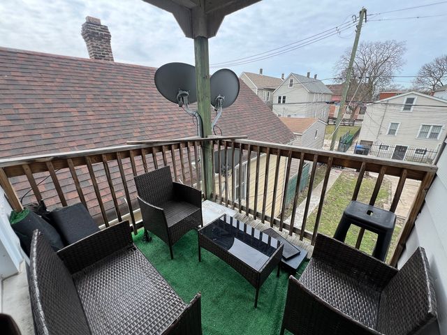 8242 S Houston Avenue, Chicago, IL 60617