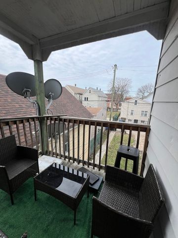 8242 S Houston Avenue, Chicago, IL 60617