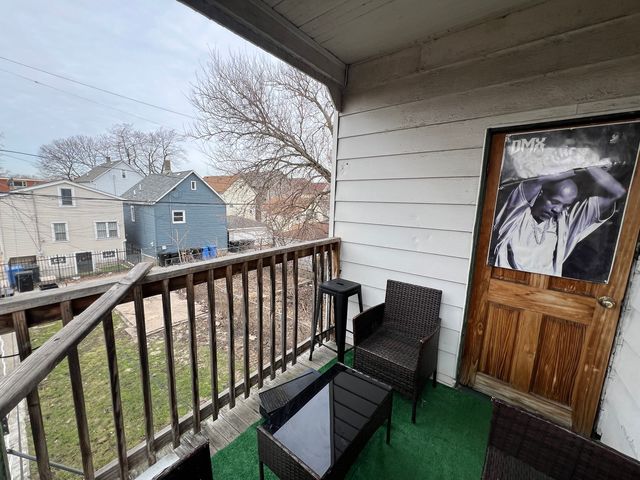 8242 S Houston Avenue, Chicago, IL 60617