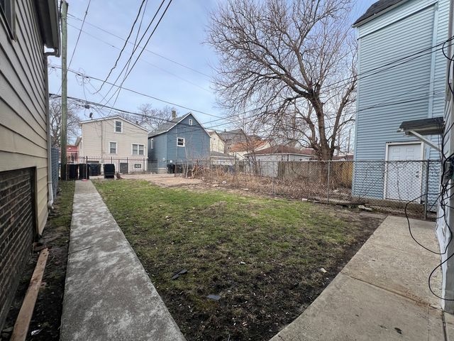 8242 S Houston Avenue, Chicago, IL 60617