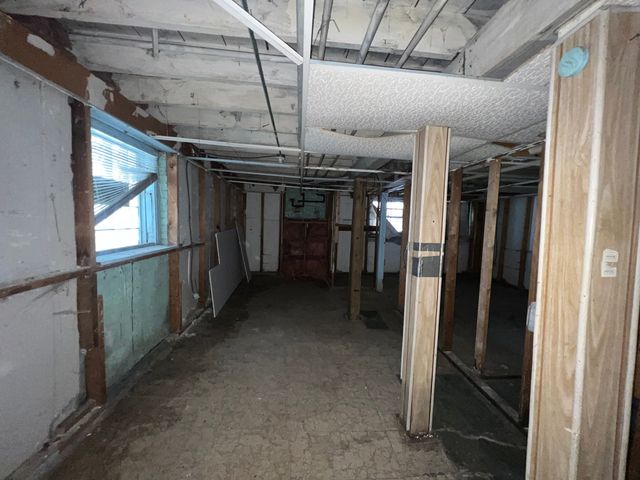 8242 S Houston Avenue, Chicago, IL 60617