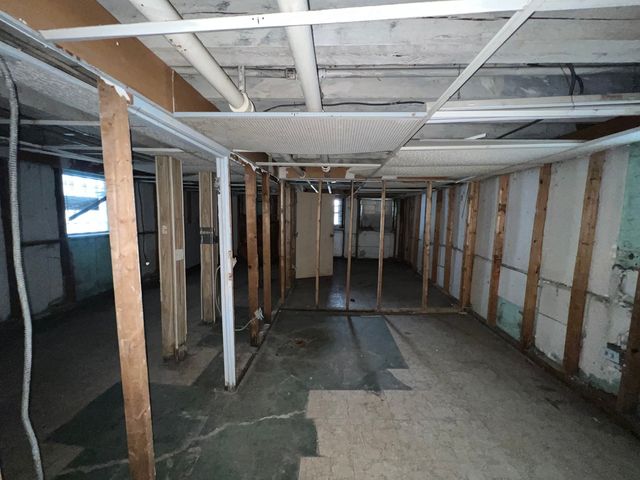 8242 S Houston Avenue, Chicago, IL 60617