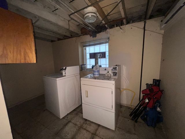 8242 S Houston Avenue, Chicago, IL 60617