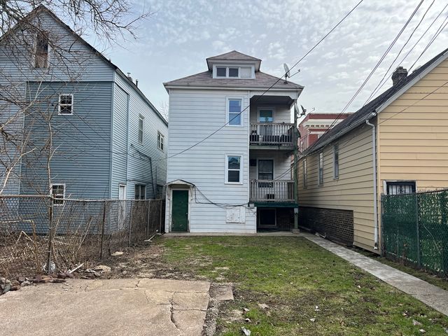 8242 S Houston Avenue, Chicago, IL 60617