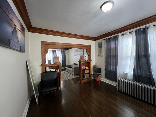 8242 S Houston Avenue, Chicago, IL 60617