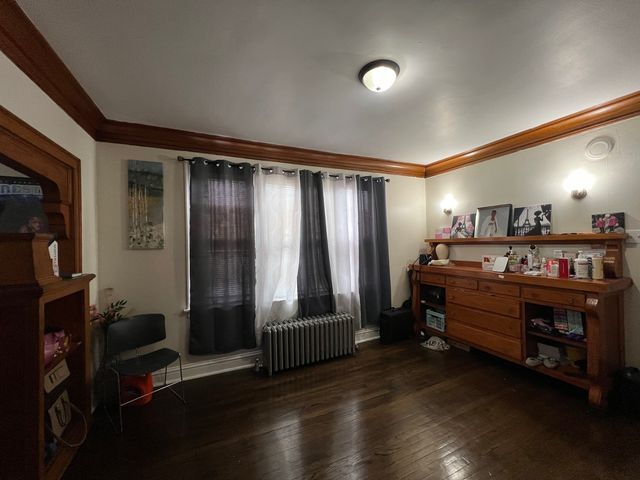 8242 S Houston Avenue, Chicago, IL 60617