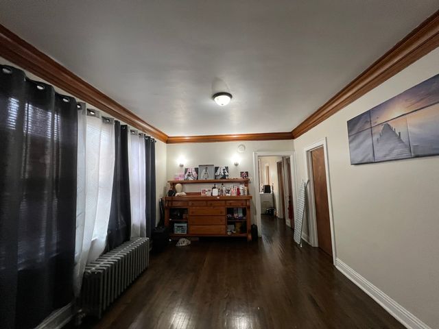 8242 S Houston Avenue, Chicago, IL 60617