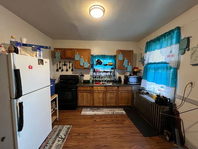 8242 S Houston Avenue, Chicago, IL 60617