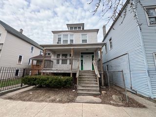 8242 S Houston Avenue, Chicago, IL 60617