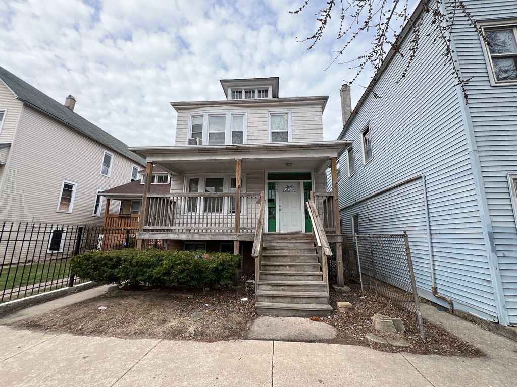 8242 S Houston Avenue, Chicago, IL 60617