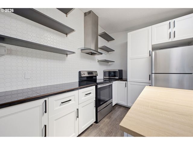 851 Sw SUNSET Way 28, Troutdale, OR 97060